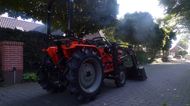 Kubota B1-17 mit Frontlader ab 125 € pro Monat.